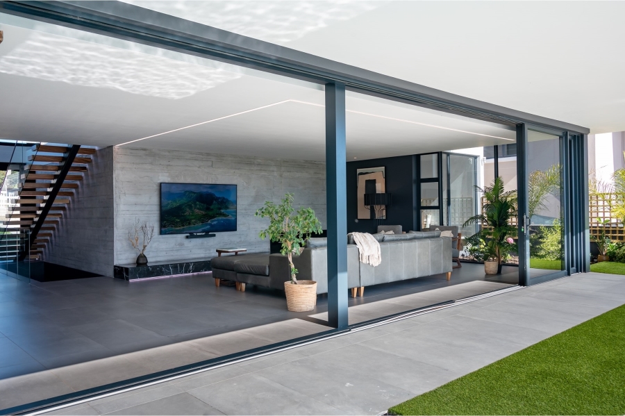 6 Bedroom Property for Sale in Myburgh Park Western Cape